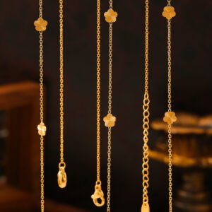 Elegant And Sophisticated Clavicle Chain Design