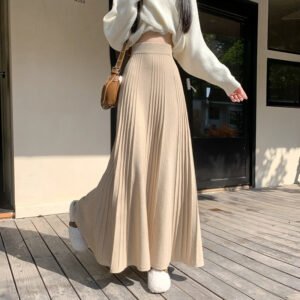 High-waisted Figure-flattering Thickened Pleated Knit Skirt