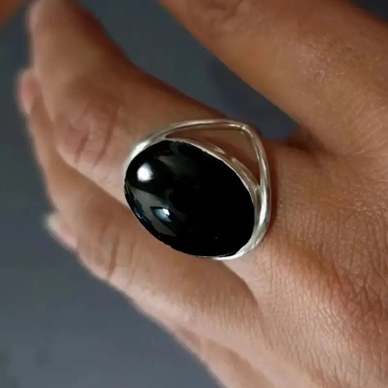 Vintage Obsidian Hollowed Out Bohemian Ring - Image 2
