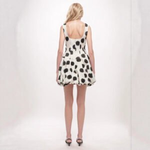 Elegant French-style White Strap Mini Dress With A Sophisticated Vibe