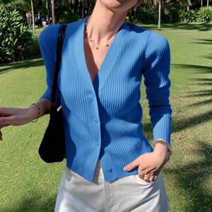 Casual, Elegant Knit Sweater With A Relaxed V-neck And Long Sleeves