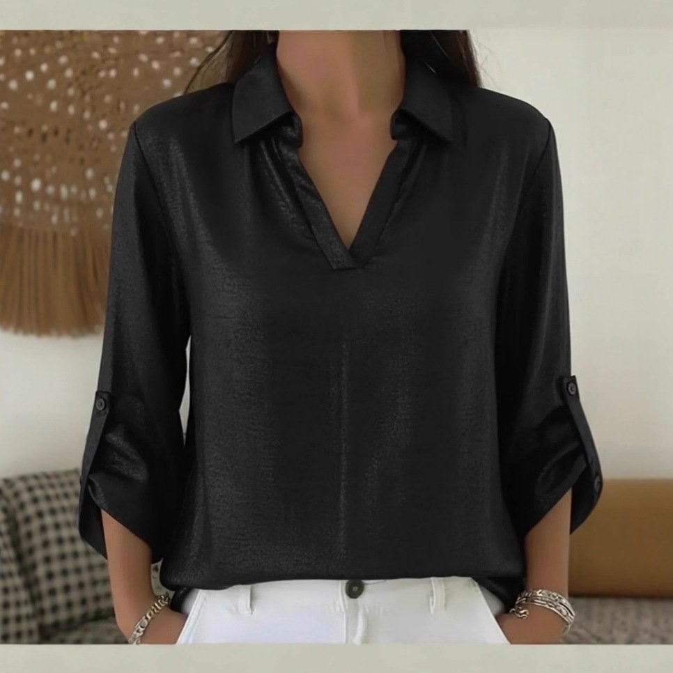 Loose-fit Womens Gold-foil V-neck T-shirt With Pocket - Image 3