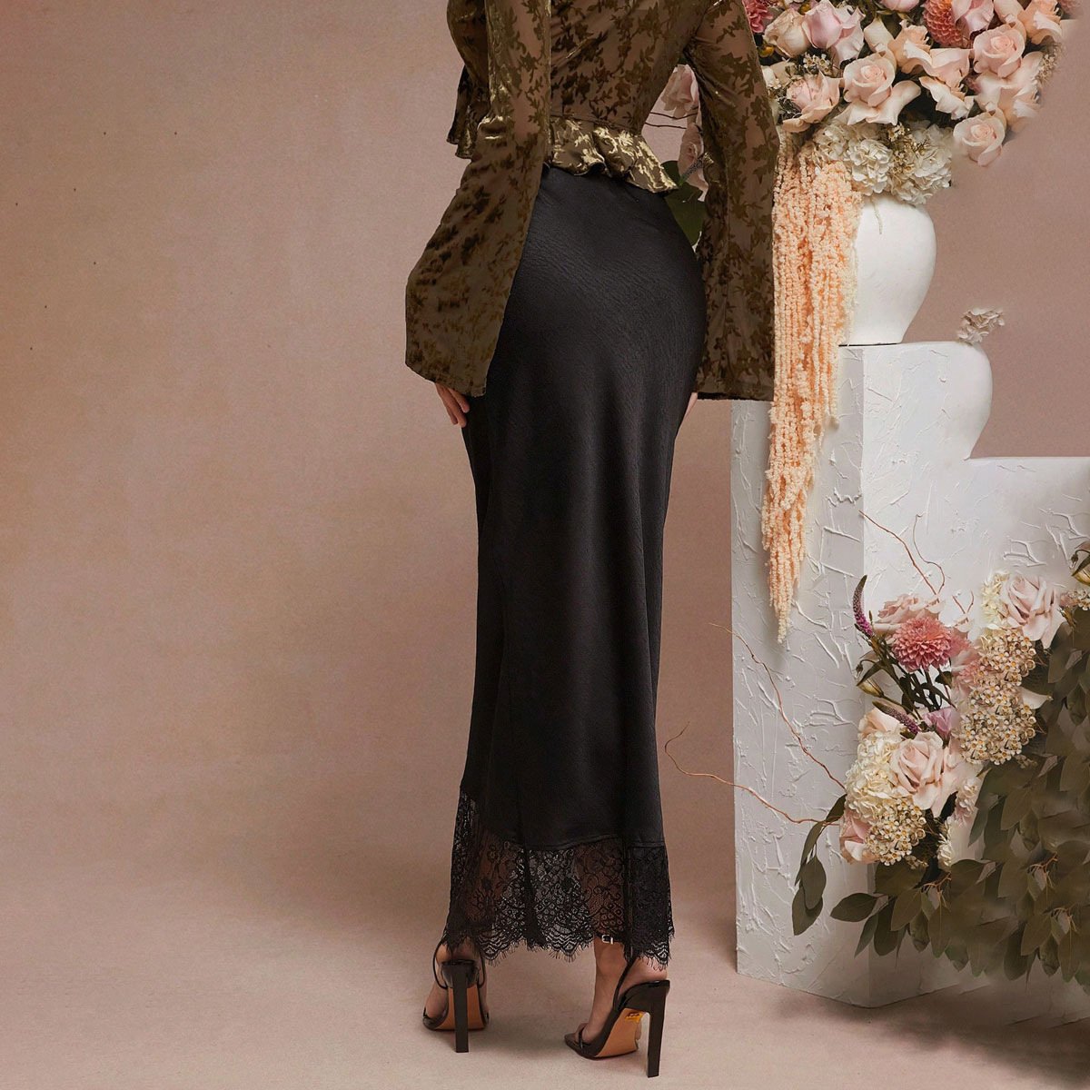 Lace Patchwork Satin Dress With A Luxurious Touch For Socialites - Image 2