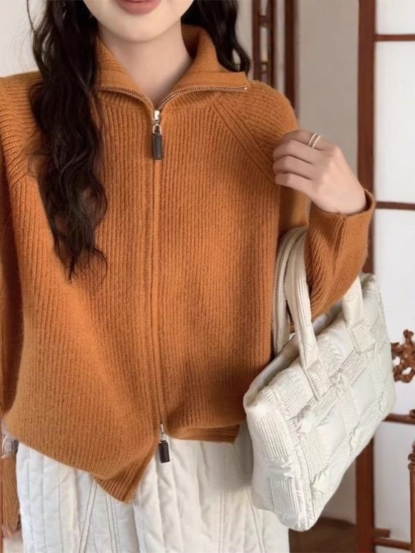 Relaxed, Laid-back High-neck Sweater That Goes With Everything - Image 3