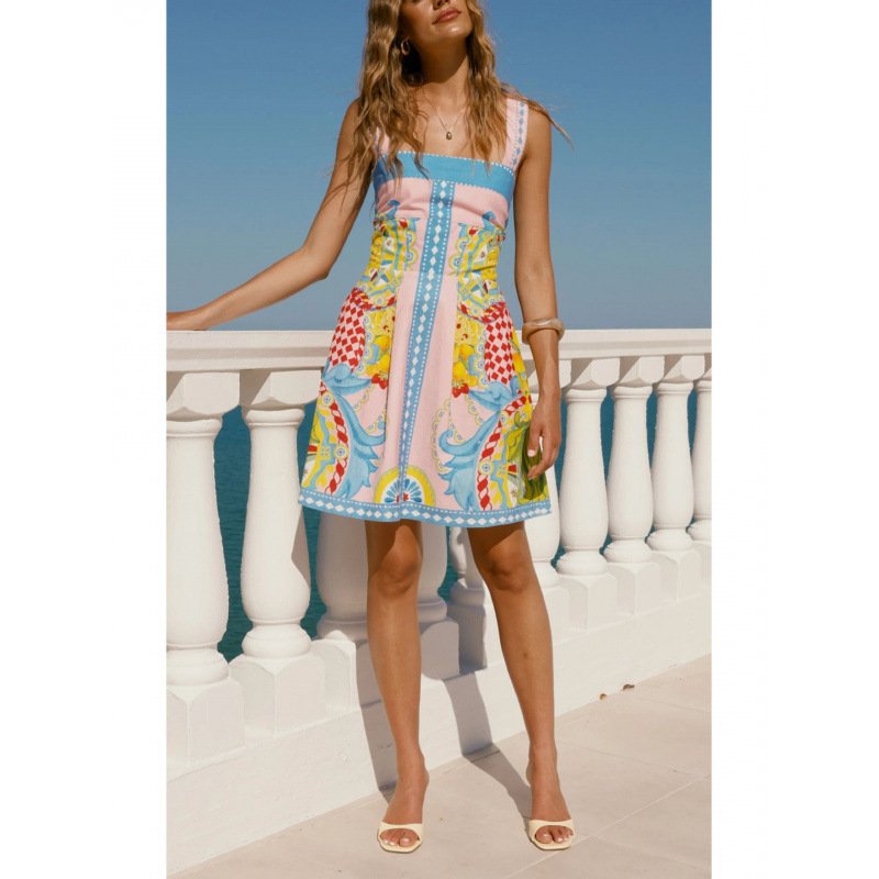 Short Dress With A Back Pleat And A Positioned Print - Image 4