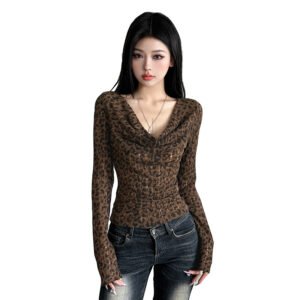 Womens Retro Boat-Neck Cropped Top With Ripped Details And Print