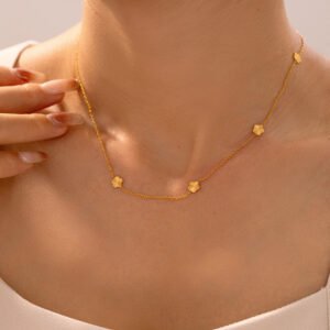 Elegant And Sophisticated Clavicle Chain Design