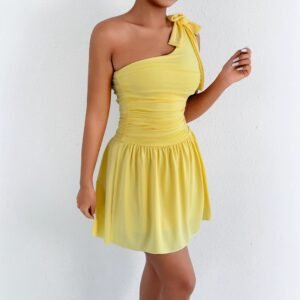 Sexy One-shoulder A-line Mini Skirt In A Solid Color With A Fitted Waist