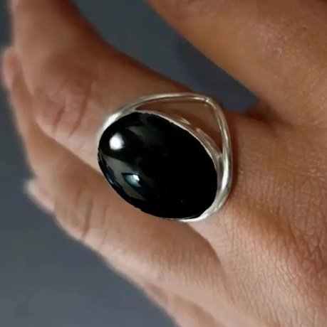 Vintage Obsidian Hollowed Out Bohemian Ring - Image 4