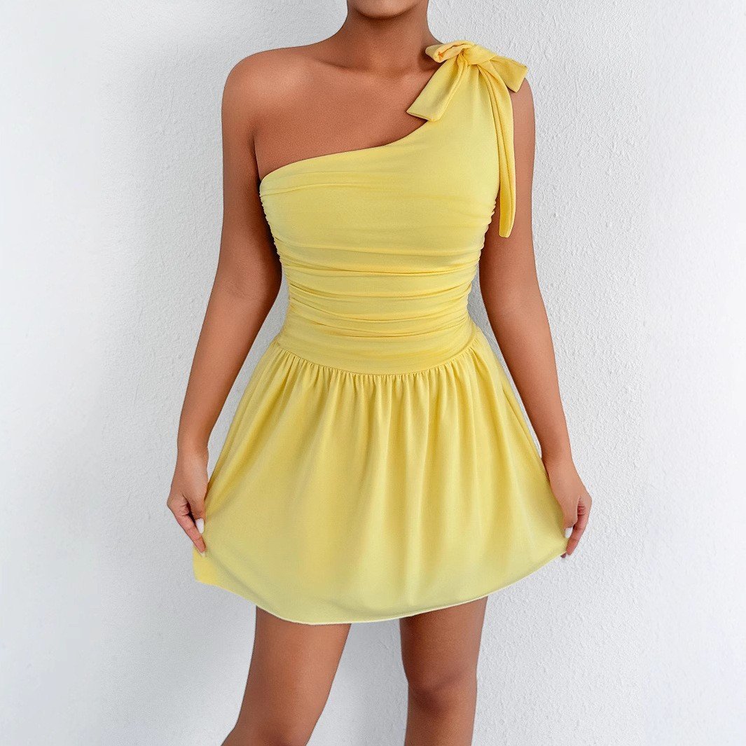 Sexy One-shoulder A-line Mini Skirt In A Solid Color With A Fitted Waist