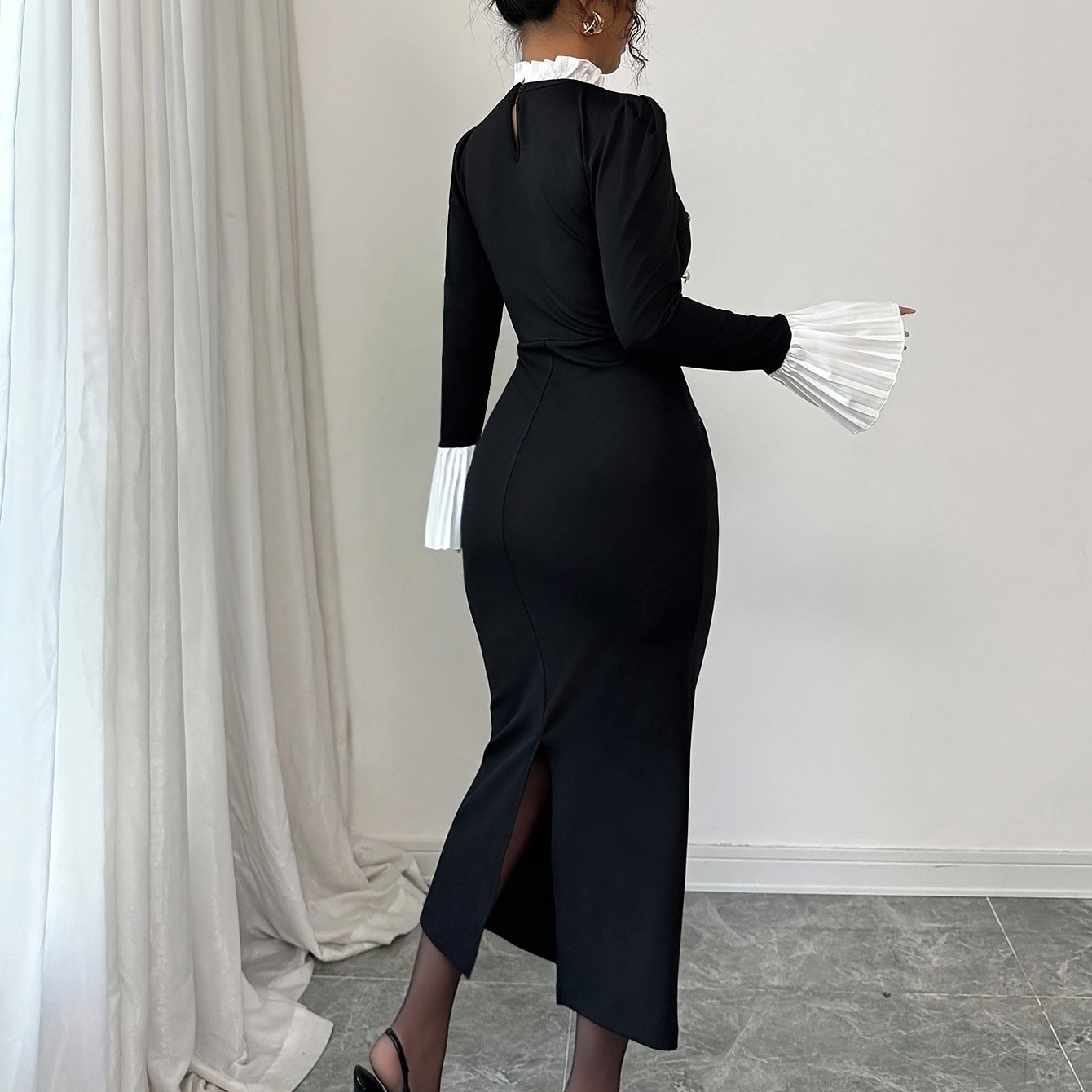 Elegant Knit Bodycon Dress Adorned With A Ruffled Hem And Striking Gold Contrast Buttons - Image 2