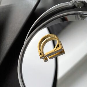 Stylish Natural Shell Zircon Ring