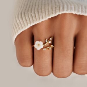 Sweet, Fresh-style Shell-flower Ring With An Adjustable Opening
